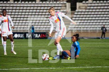 2021-12-12 - Ada Hegerberg of Olympique Lyonnais and Oriane Jean Francois of Paris FC fight for the ball during the Women's French championship D1 Arkema football match between Paris FC and Olympique Lyonnais on December 12, 2021 at Charlety stadium in Paris, France - PARIS FC VS OLYMPIQUE LYONNAIS - FRENCH WOMEN DIVISION 1 - SOCCER