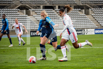 2021-12-12 - Julie Soyer of Paris FC and Catarina Macario of Olympique Lyonnais fight for the ball during the Women's French championship D1 Arkema football match between Paris FC and Olympique Lyonnais on December 12, 2021 at Charlety stadium in Paris, France - PARIS FC VS OLYMPIQUE LYONNAIS - FRENCH WOMEN DIVISION 1 - SOCCER