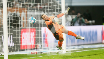 2021-11-19 - Manuel Neuer of Bayern Munich, 2-0 goal for Augsburg during the German championship Bundesliga football match between FC Augsburg and Bayern Munich on November 19, 2021 at WWK Arena in Augsburg, Germany - FC AUGSBURG VS BAYERN MUNICH - GERMAN BUNDESLIGA - SOCCER
