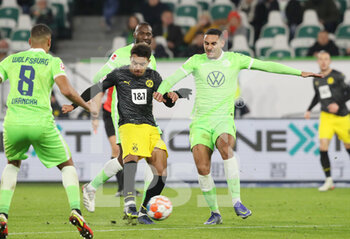 2021-11-27 - Donyell Malen of Borussia Dortmund scores a goal 1-2, Maxence Lacroix of Wolfsburg during the German championship Bundesliga football match between VfL Wolfsburg and Borussia Dortmund on November 27, 2021 at Volkswagen Arena in Wolfsburg, Germany - VFL WOLFSBURG VS BORUSSIA DORTMUND - GERMAN BUNDESLIGA - SOCCER