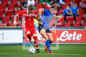 2021-09-17 - Dumitrita Prisacari (Moldova) in action against Valentina Giacinti (Italy) - QUALIFICAZIONI MONDIALI 2023 - ITALIA FEMMINILE VS MOLDOVA - FIFA WORLD CUP - SOCCER