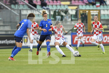 2021-10-22 - Lorena Balić of Croatia in action during the UEFA women's world cup qualifying round between ITALIA and CROATIA at Stadio Teofilo Patini on October 22, 2021 in Castel di Sangro, Italy. - QUALIFICAZIONI MONDIALI 2023 - ITALIA FEMMINILE VS CROAZIA - FIFA WORLD CUP - SOCCER