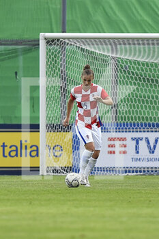2021-10-22 - Katarina Pranjes of Croatia in action during the UEFA women's world cup qualifying round between ITALIA and CROATIA at Stadio Teofilo Patini on October 22, 2021 in Castel di Sangro, Italy. - QUALIFICAZIONI MONDIALI 2023 - ITALIA FEMMINILE VS CROAZIA - FIFA WORLD CUP - SOCCER
