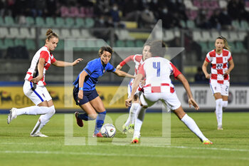 2021-10-22 - Valentina Giacinti of Italy in action during the UEFA women's world cup qualifying round between ITALIA and CROATIA at Stadio Teofilo Patini on October 22, 2021 in Castel di Sangro, Italy. - QUALIFICAZIONI MONDIALI 2023 - ITALIA FEMMINILE VS CROAZIA - FIFA WORLD CUP - SOCCER