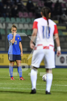2021-10-22 - Valentina Cernoia of Italy in action during the UEFA women's world cup qualifying round between ITALIA and CROATIA at Stadio Teofilo Patini on October 22, 2021 in Castel di Sangro, Italy. - QUALIFICAZIONI MONDIALI 2023 - ITALIA FEMMINILE VS CROAZIA - FIFA WORLD CUP - SOCCER