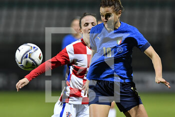2021-10-22 - Cristiana Girelli of Italy in action during the UEFA women's world cup qualifying round between ITALIA and CROATIA at Stadio Teofilo Patini on October 22, 2021 in Castel di Sangro, Italy. - QUALIFICAZIONI MONDIALI 2023 - ITALIA FEMMINILE VS CROAZIA - FIFA WORLD CUP - SOCCER
