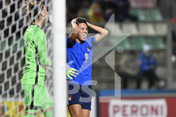 2021-10-22 - Valentina Giacinti of Italy in action during the UEFA women's world cup qualifying round between ITALIA and CROATIA at Stadio Teofilo Patini on October 22, 2021 in Castel di Sangro, Italy. - QUALIFICAZIONI MONDIALI 2023 - ITALIA FEMMINILE VS CROAZIA - FIFA WORLD CUP - SOCCER