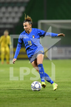 2021-10-22 - Arianna Caruso of Italy in action during the UEFA women's world cup qualifying round between ITALIA and CROATIA at Stadio Teofilo Patini on October 22, 2021 in Castel di Sangro, Italy. - QUALIFICAZIONI MONDIALI 2023 - ITALIA FEMMINILE VS CROAZIA - FIFA WORLD CUP - SOCCER