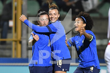 2021-10-22 - Valeria Pirone of Italy, Martina Rosucci of Italy and Sara Gama of Italy in action during the UEFA women's world cup qualifying round between ITALIA and CROATIA at Stadio Teofilo Patini on October 22, 2021 in Castel di Sangro, Italy. - QUALIFICAZIONI MONDIALI 2023 - ITALIA FEMMINILE VS CROAZIA - FIFA WORLD CUP - SOCCER