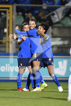2021-10-22 - Valeria Pirone of Italy, Martina Rosucci of Italy and Sara Gama of Italy in action during the UEFA women's world cup qualifying round between ITALIA and CROATIA at Stadio Teofilo Patini on October 22, 2021 in Castel di Sangro, Italy. - QUALIFICAZIONI MONDIALI 2023 - ITALIA FEMMINILE VS CROAZIA - FIFA WORLD CUP - SOCCER