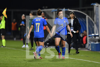 2021-10-22 - Lisa Boattin of Italy and Valeria Pirone of Italy in action during the UEFA women's world cup qualifying round between ITALIA and CROATIA at Stadio Teofilo Patini on October 22, 2021 in Castel di Sangro, Italy. - QUALIFICAZIONI MONDIALI 2023 - ITALIA FEMMINILE VS CROAZIA - FIFA WORLD CUP - SOCCER