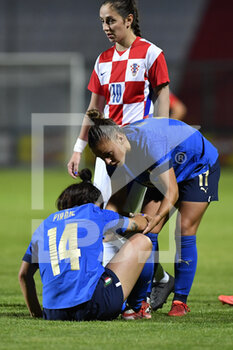 2021-10-22 - Valeria Pirone of Italy and Lisa Boattin  of Italy in action during the UEFA women's world cup qualifying round between ITALIA and CROATIA at Stadio Teofilo Patini on October 22, 2021 in Castel di Sangro, Italy. - QUALIFICAZIONI MONDIALI 2023 - ITALIA FEMMINILE VS CROAZIA - FIFA WORLD CUP - SOCCER