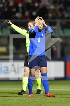 2021-10-22 - Martina Rosucci of Italy in action during the UEFA women's world cup qualifying round between ITALIA and CROATIA at Stadio Teofilo Patini on October 22, 2021 in Castel di Sangro, Italy. - QUALIFICAZIONI MONDIALI 2023 - ITALIA FEMMINILE VS CROAZIA - FIFA WORLD CUP - SOCCER