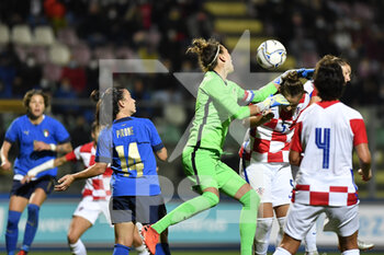 2021-10-22 - Doris Bačić of Croatia in action during the UEFA women's world cup qualifying round between ITALIA and CROATIA at Stadio Teofilo Patini on October 22, 2021 in Castel di Sangro, Italy. - QUALIFICAZIONI MONDIALI 2023 - ITALIA FEMMINILE VS CROAZIA - FIFA WORLD CUP - SOCCER