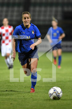 2021-10-22 - Valentina Cernoia of Italy in action during the UEFA women's world cup qualifying round between ITALIA and CROATIA at Stadio Teofilo Patini on October 22, 2021 in Castel di Sangro, Italy. - QUALIFICAZIONI MONDIALI 2023 - ITALIA FEMMINILE VS CROAZIA - FIFA WORLD CUP - SOCCER