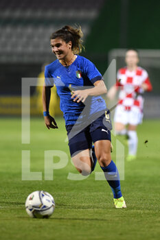2021-10-22 - Sofia Cantore of Italy in action during the UEFA women's world cup qualifying round between ITALIA and CROATIA at Stadio Teofilo Patini on October 22, 2021 in Castel di Sangro, Italy. - QUALIFICAZIONI MONDIALI 2023 - ITALIA FEMMINILE VS CROAZIA - FIFA WORLD CUP - SOCCER