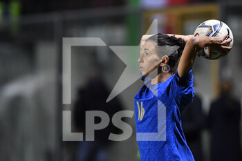 2021-10-22 - Lucia Di Guglielmo of Italy in action during the UEFA women's world cup qualifying round between ITALIA and CROATIA at Stadio Teofilo Patini on October 22, 2021 in Castel di Sangro, Italy. - QUALIFICAZIONI MONDIALI 2023 - ITALIA FEMMINILE VS CROAZIA - FIFA WORLD CUP - SOCCER