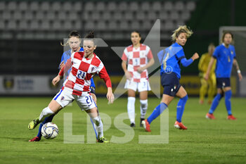 2021-10-22 - Ana Filipovic of Croatia in action during the UEFA women's world cup qualifying round between ITALIA and CROATIA at Stadio Teofilo Patini on October 22, 2021 in Castel di Sangro, Italy. - QUALIFICAZIONI MONDIALI 2023 - ITALIA FEMMINILE VS CROAZIA - FIFA WORLD CUP - SOCCER