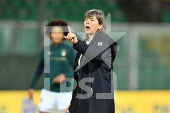 2021-11-26 - Italy's head coach Milena Bertolini prior to the match - QUALIFICAZIONI MONDIALI 2023 - ITALIA FEMMINILE VS SVIZZERA - FIFA WORLD CUP - SOCCER