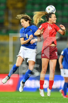 2021-11-26 - Italy's defender Elena Linari jump for the ball with Switzerland's midfielder Riola Xhemaili - QUALIFICAZIONI MONDIALI 2023 - ITALIA FEMMINILE VS SVIZZERA - FIFA WORLD CUP - SOCCER