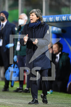 2021-11-26 - Italy's head coach Milena Bertolini gestures  - QUALIFICAZIONI MONDIALI 2023 - ITALIA FEMMINILE VS SVIZZERA - FIFA WORLD CUP - SOCCER