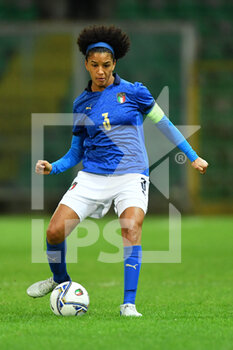 2021-11-26 - Italy's defender Sara Gama control the ball  - QUALIFICAZIONI MONDIALI 2023 - ITALIA FEMMINILE VS SVIZZERA - FIFA WORLD CUP - SOCCER