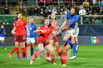 2021-11-26 - Italy's forward Valentina Giacinti jump for the ball  - QUALIFICAZIONI MONDIALI 2023 - ITALIA FEMMINILE VS SVIZZERA - FIFA WORLD CUP - SOCCER