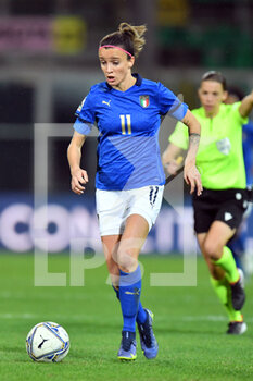 2021-11-26 - Italy's forward Barbara Bonansea control the ball  - QUALIFICAZIONI MONDIALI 2023 - ITALIA FEMMINILE VS SVIZZERA - FIFA WORLD CUP - SOCCER