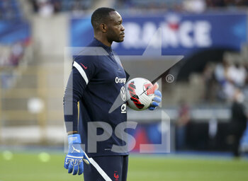 2021-09-01 - Goalkeeper of France Steve Mandanda during the FIFA World Cup Qatar 2022, Qualifiers, Group D football match between France and Bosnia and Herzegovina on September 1, 2021 at Stade de La Meinau in Strasbourg, France - FIFA WORLD CUP QATAR 2022, QUALIFIERS, GROUP D - FRANCE AND BOSNIA AND HERZEGOVINA - FIFA WORLD CUP - SOCCER