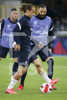 2021-09-01 - Antoine Griezmann, Karim Benzema of France during the FIFA World Cup Qatar 2022, Qualifiers, Group D football match between France and Bosnia and Herzegovina on September 1, 2021 at Stade de La Meinau in Strasbourg, France - FIFA WORLD CUP QATAR 2022, QUALIFIERS, GROUP D - FRANCE AND BOSNIA AND HERZEGOVINA - FIFA WORLD CUP - SOCCER