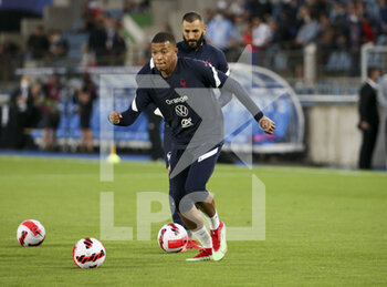 2021-09-01 - Kylian Mbappe, Karim Benzema of France during the FIFA World Cup Qatar 2022, Qualifiers, Group D football match between France and Bosnia and Herzegovina on September 1, 2021 at Stade de La Meinau in Strasbourg, France - FIFA WORLD CUP QATAR 2022, QUALIFIERS, GROUP D - FRANCE AND BOSNIA AND HERZEGOVINA - FIFA WORLD CUP - SOCCER