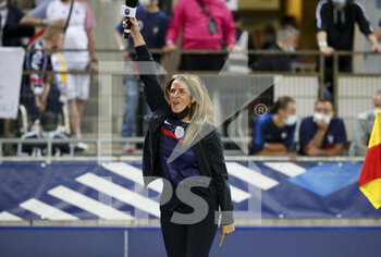 2021-09-01 - Vanessa Le Moigne entertains the fans during the FIFA World Cup Qatar 2022, Qualifiers, Group D football match between France and Bosnia and Herzegovina on September 1, 2021 at Stade de La Meinau in Strasbourg, France - FIFA WORLD CUP QATAR 2022, QUALIFIERS, GROUP D - FRANCE AND BOSNIA AND HERZEGOVINA - FIFA WORLD CUP - SOCCER