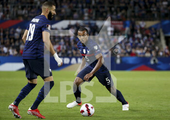 2021-09-01 - Jules Kounde, Karim Benzema (left) of France during the FIFA World Cup Qatar 2022, Qualifiers, Group D football match between France and Bosnia and Herzegovina on September 1, 2021 at Stade de La Meinau in Strasbourg, France - Photo Jean Catuffe / DPPI - FIFA WORLD CUP QATAR 2022, QUALIFIERS, GROUP D - FRANCE AND BOSNIA AND HERZEGOVINA - FIFA WORLD CUP - SOCCER