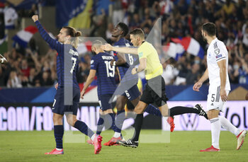 2021-09-01 - Antoine Griezmann of France (left) celebrates his goal while referee Sandro Scharer of Switzerland validates the goal after consulting the VAR (video assistance) during the FIFA World Cup Qatar 2022, Qualifiers, Group D football match between France and Bosnia and Herzegovina on September 1, 2021 at La Meinau stadium in Strasbourg, France - Photo Jean Catuffe / DPPI - FIFA WORLD CUP QATAR 2022, QUALIFIERS, GROUP D - FRANCE AND BOSNIA AND HERZEGOVINA - FIFA WORLD CUP - SOCCER
