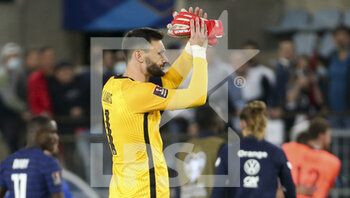 2021-09-01 - Goalkeeper of France Hugo Lloris salutes the supporters following the FIFA World Cup Qatar 2022, Qualifiers, Group D football match between France and Bosnia and Herzegovina on September 1, 2021 at Stade de La Meinau in Strasbourg, France - Photo Jean Catuffe / DPPI - FIFA WORLD CUP QATAR 2022, QUALIFIERS, GROUP D - FRANCE AND BOSNIA AND HERZEGOVINA - FIFA WORLD CUP - SOCCER