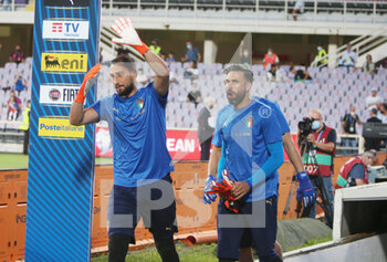 2021-09-02 - Gianluigi Donnarumma and Salvatore Sirigu of Italy before the FIFA World Cup Qatar 2022, Qualifiers Group C football match between Italy and Bulgaria on September 2, 2022 at Artemio Franchi stadium in Firenze, Italy - FIFA WORLD CUP QATAR 2022, QUALIFIERS GROUP C - ITALY VS BULGARIA - FIFA WORLD CUP - SOCCER