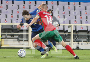 2021-09-02 - Federico Chiesa of Italy and Anton Nedyalkov of Bulgaria during the FIFA World Cup Qatar 2022, Qualifiers Group C football match between Italy and Bulgaria on September 2, 2022 at Artemio Franchi stadium in Firenze, Italy - FIFA WORLD CUP QATAR 2022, QUALIFIERS GROUP C - ITALY VS BULGARIA - FIFA WORLD CUP - SOCCER