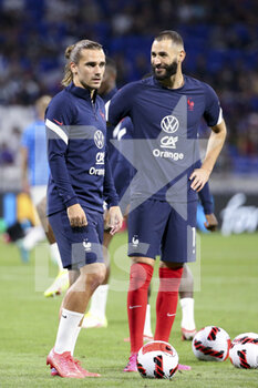 2021-09-07 - Antoine Griezmann, Karim Benzema of France during the FIFA World Cup Qatar 2022, Qualifiers, Group D football match between France and Finland on September 7, 2021 at Groupama stadium in Decines-Charpieu near Lyon, France - FIFA WORLD CUP QATAR 2022, QUALIFIERS, GROUP D - FRANCE AND FINLAND - FIFA WORLD CUP - SOCCER