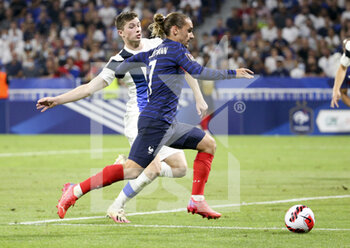 2021-09-07 - Antoine Griezmann of France, Daniel O?Shaughnessy of Finland during the FIFA World Cup Qatar 2022, Qualifiers, Group D football match between France and Finland on September 7, 2021 at Groupama stadium in Decines-Charpieu near Lyon, France - FIFA WORLD CUP QATAR 2022, QUALIFIERS, GROUP D - FRANCE AND FINLAND - FIFA WORLD CUP - SOCCER