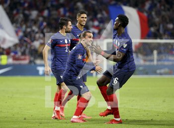 2021-09-07 - Antoine Griezmann of France celebrates his second goal with Leo Dubois, Raphael Varane, Paul Pogba during the FIFA World Cup Qatar 2022, Qualifiers, Group D football match between France and Finland on September 7, 2021 at Groupama stadium in Decines-Charpieu near Lyon, France - FIFA WORLD CUP QATAR 2022, QUALIFIERS, GROUP D - FRANCE AND FINLAND - FIFA WORLD CUP - SOCCER