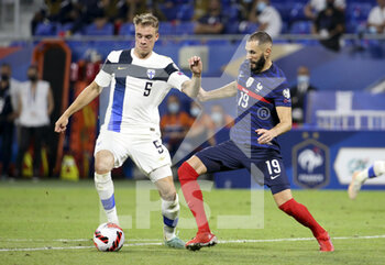 2021-09-07 - Karim Benzema of France, Leo Vaisanen of Finland (left) during the FIFA World Cup Qatar 2022, Qualifiers, Group D football match between France and Finland on September 7, 2021 at Groupama stadium in Decines-Charpieu near Lyon, France - FIFA WORLD CUP QATAR 2022, QUALIFIERS, GROUP D - FRANCE AND FINLAND - FIFA WORLD CUP - SOCCER