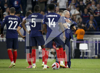 2021-09-07 - Coach of France Didier Deschamps hugs Karim Benzema of France following the FIFA World Cup Qatar 2022, Qualifiers, Group D football match between France and Finland on September 7, 2021 at Groupama stadium in Decines-Charpieu near Lyon, France - FIFA WORLD CUP QATAR 2022, QUALIFIERS, GROUP D - FRANCE AND FINLAND - FIFA WORLD CUP - SOCCER