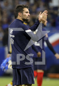 2021-09-07 - Leo Dubois of France salutes the supporters following the FIFA World Cup Qatar 2022, Qualifiers, Group D football match between France and Finland on September 7, 2021 at Groupama stadium in Decines-Charpieu near Lyon, France - FIFA WORLD CUP QATAR 2022, QUALIFIERS, GROUP D - FRANCE AND FINLAND - FIFA WORLD CUP - SOCCER