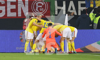 2021-10-08 - Romania players celebrate after the Ianis Hagi's goal during the FIFA World Cup 2022, Qualifiers Group J football match between Germany and Romania on October 8, 2021 at Volksparkstadion in Hamburg, Germany - FIFA WORLD CUP 2022, QUALIFIERS GROUP J - GERMANY VS ROMANIA - FIFA WORLD CUP - SOCCER