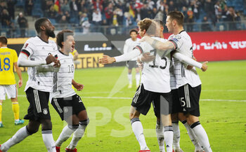 2021-10-08 - Thomas Muller of Germany celebrates his goal 2-1 with teammates during the FIFA World Cup 2022, Qualifiers Group J football match between Germany and Romania on October 8, 2021 at Volksparkstadion in Hamburg, Germany - FIFA WORLD CUP 2022, QUALIFIERS GROUP J - GERMANY VS ROMANIA - FIFA WORLD CUP - SOCCER