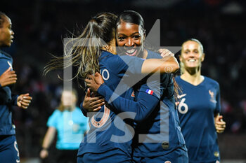 2021-10-22 - Grace GEYORO of France celebrate his goal with Delphine CASCARINO of France during the FIFA Women's World Cup 2023, Qualifiers Group I football match between France and Estonia on October 22, 2021 at Dominique Duvauchelle stadium in Créteil, France - FIFA WOMEN'S WORLD CUP 2023, QUALIFIERS GROUP I - FRANCE VS ESTONIA - FIFA WORLD CUP - SOCCER