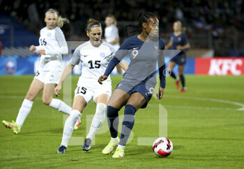 2021-10-22 - Marie-Antoinette Katoto of France, Inna Zlidnis of Estonia (left) during the FIFA Women's World Cup 2023, Qualifiers Group I football match between France and Estonia on October 22, 2021 at Stade Dominique Duvauchelle in Creteil, France - FIFA WOMEN'S WORLD CUP 2023, QUALIFIERS GROUP I - FRANCE VS ESTONIA - FIFA WORLD CUP - SOCCER