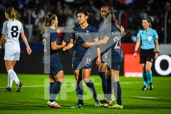 2021-10-22 - Kenza DALI of France celebrate his goal with teammates during the FIFA Women's World Cup 2023, Qualifiers Group I football match between France and Estonia on October 22, 2021 at Dominique Duvauchelle stadium in Créteil, France - FIFA WOMEN'S WORLD CUP 2023, QUALIFIERS GROUP I - FRANCE VS ESTONIA - FIFA WORLD CUP - SOCCER