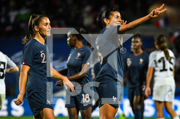 2021-10-22 - Kenza DALI of France celebrate his goal with Eve PERISSET of France during the FIFA Women's World Cup 2023, Qualifiers Group I football match between France and Estonia on October 22, 2021 at Dominique Duvauchelle stadium in Créteil, France - FIFA WOMEN'S WORLD CUP 2023, QUALIFIERS GROUP I - FRANCE VS ESTONIA - FIFA WORLD CUP - SOCCER