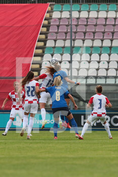 2021-10-22 - Italy and croatia teams  during the FIFA Women's World Cup 2023 Qualifications football match between Italy and Croatia at the Teofilo Patini stadium in Città Castel di Sangro on October 22th 2021 - FIFA WOMEN'S WORLD CUP 2023 QUALIFICATION - ITALY VS CROATIA INT - FIFA WORLD CUP - SOCCER